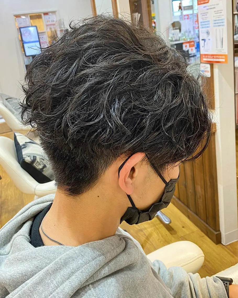 パーマ メンズ センターパート マッシュ メンズパーマ 学生（メンズ向け） メンズツイストパーマ 原田 涼矢のヘアスタイル