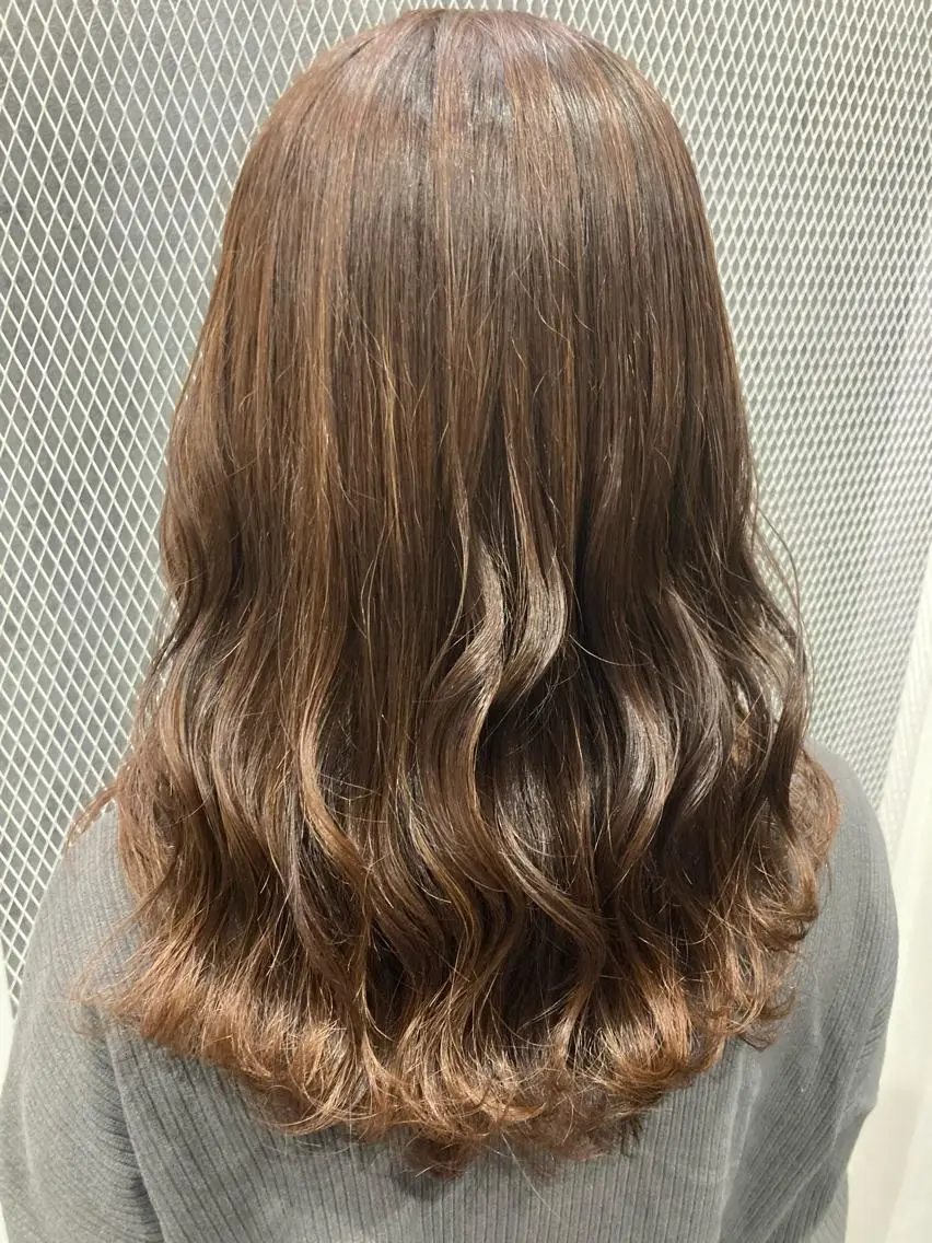 セミロング カラー ベージュカラー ブリーチ ミルクティーベージュ ブリーチなしカラー カット ヘアカラー 💎髪質改善💎 西森千夏のヘアスタイル