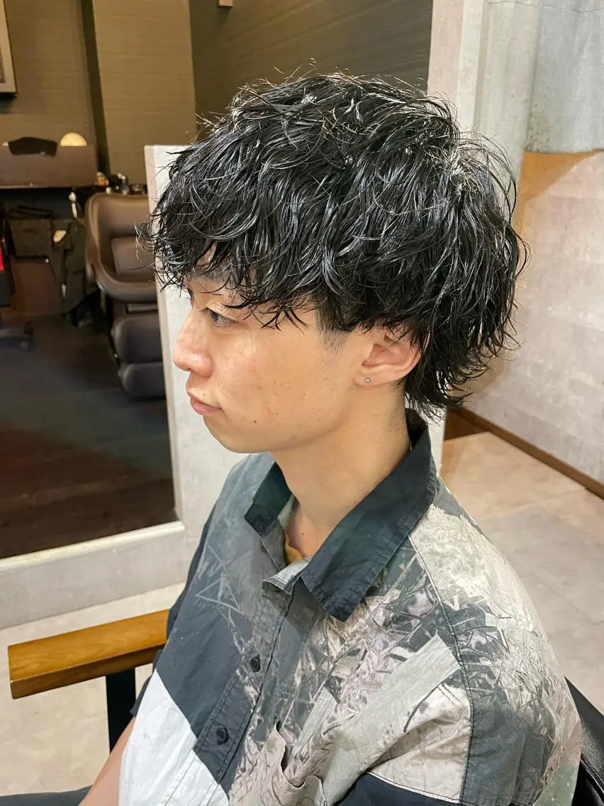 ミディアム パーマ メンズ 勝毛 広貴のヘアスタイル