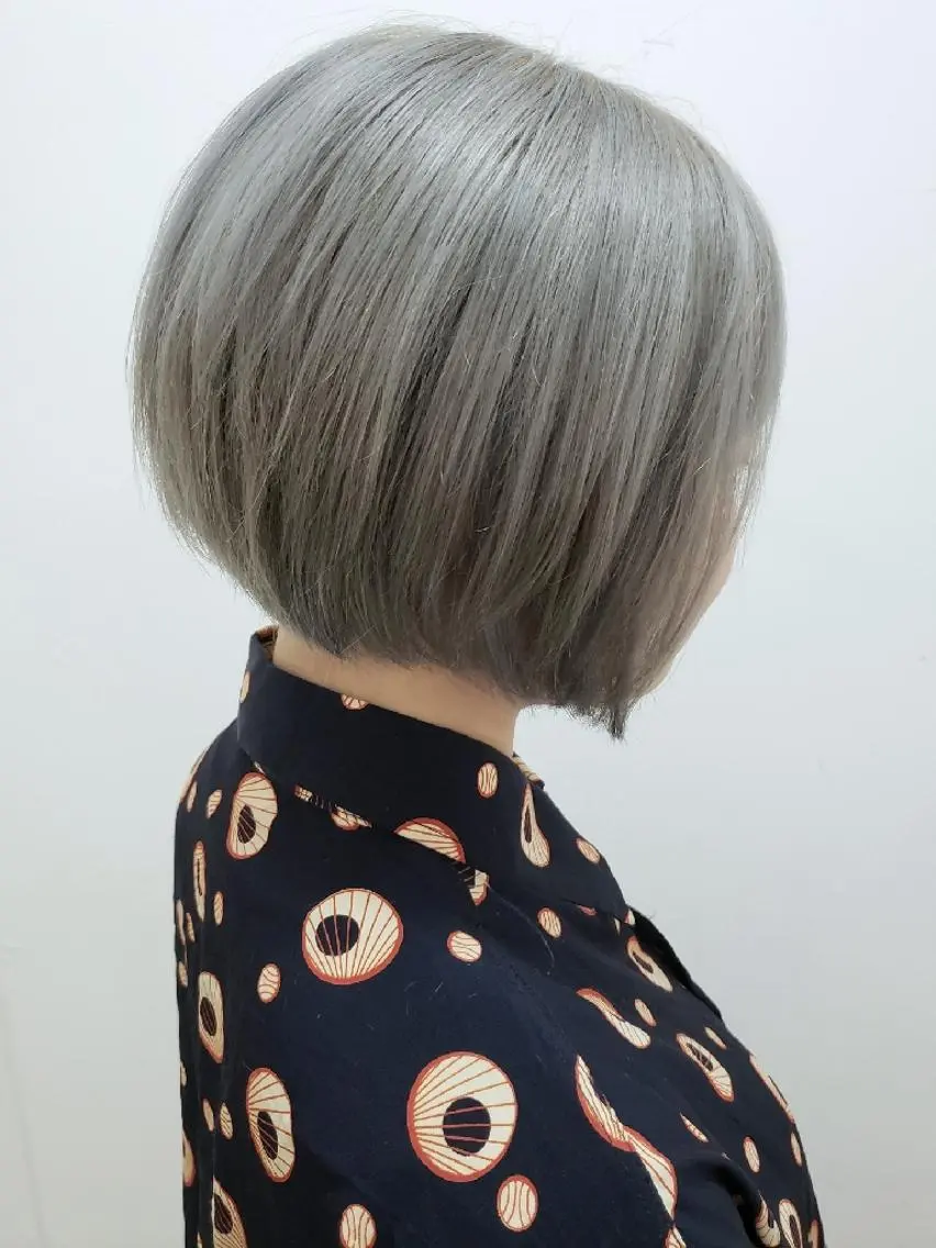 ミディアム カラー ヘアアレンジ シルバー 成瀬 弘光のヘアスタイル