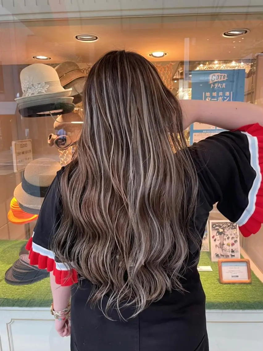 カラー アディクシーカラー バレイヤージュ 黒髪 ブリーチ ダブルカラー カット ヘアカラー トリートメント _WHITE鳳店 アンダーバーホワイトのヘアスタイル