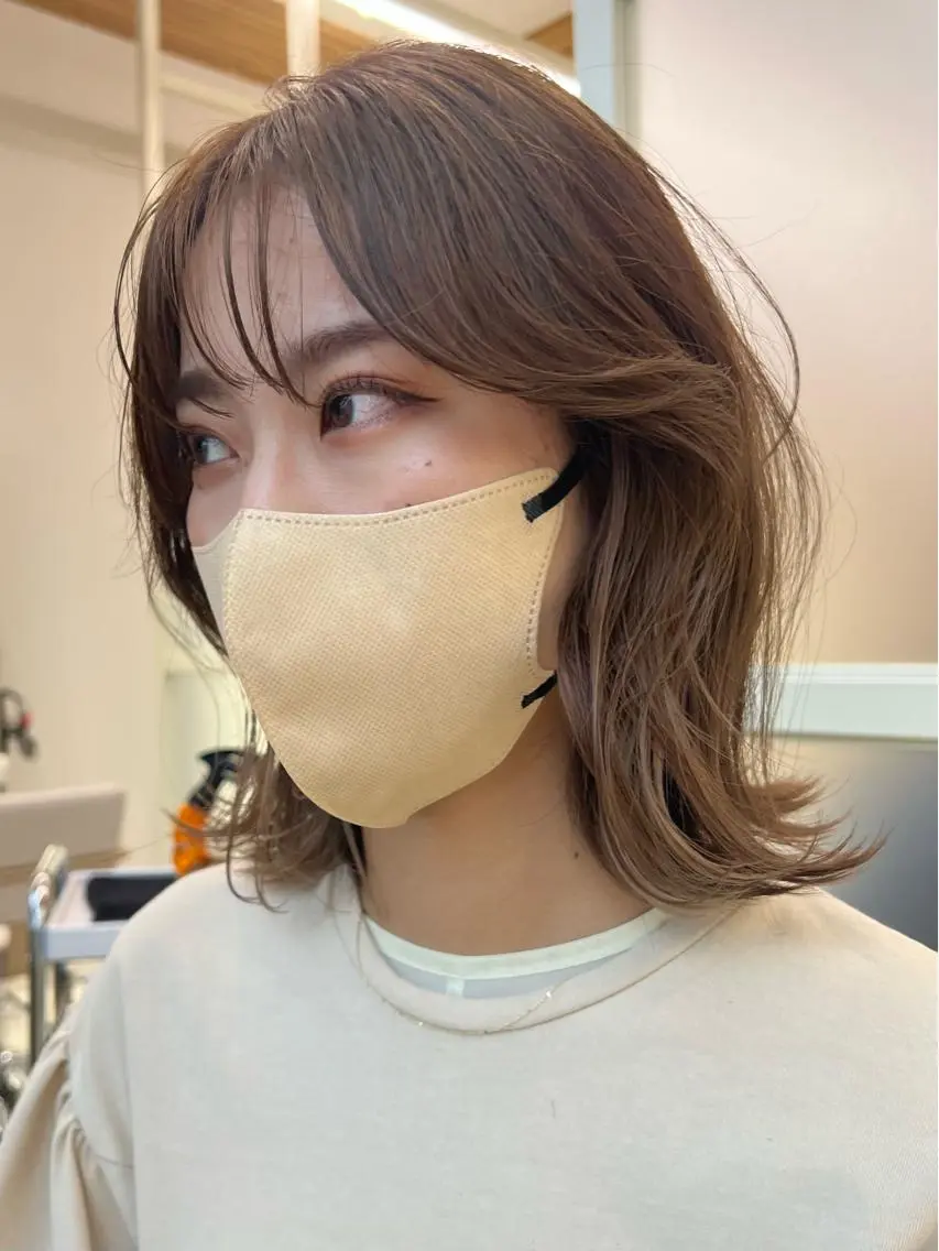 ミディアム カラー 切りっぱなしボブ ベージュカラー ブリーチ グレージュ ボブ カット ヘアカラー トリートメント レイヤー専門家 ダブルカラー修のヘアスタイル