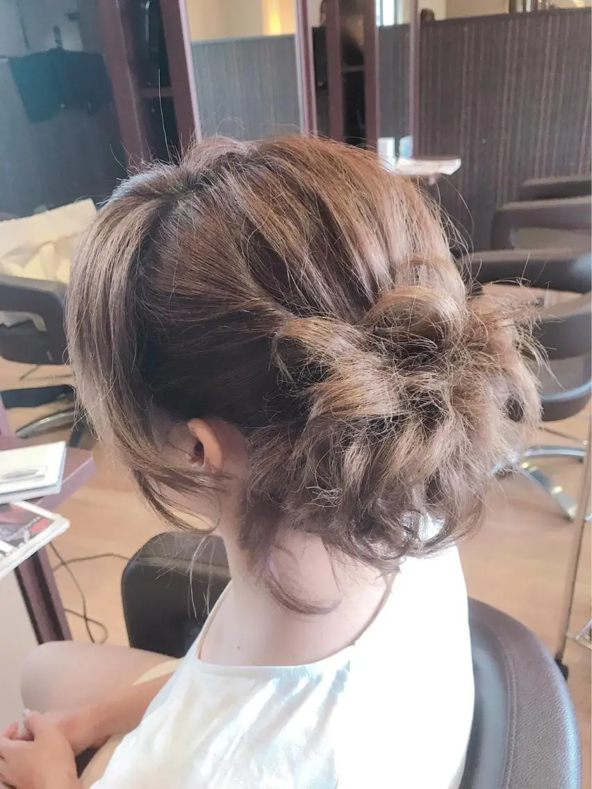 ミディアム カラー ヘアアレンジ 浴衣 chouchou .柏の葉🤍箭内海咲のマツエク・マツパデザイン