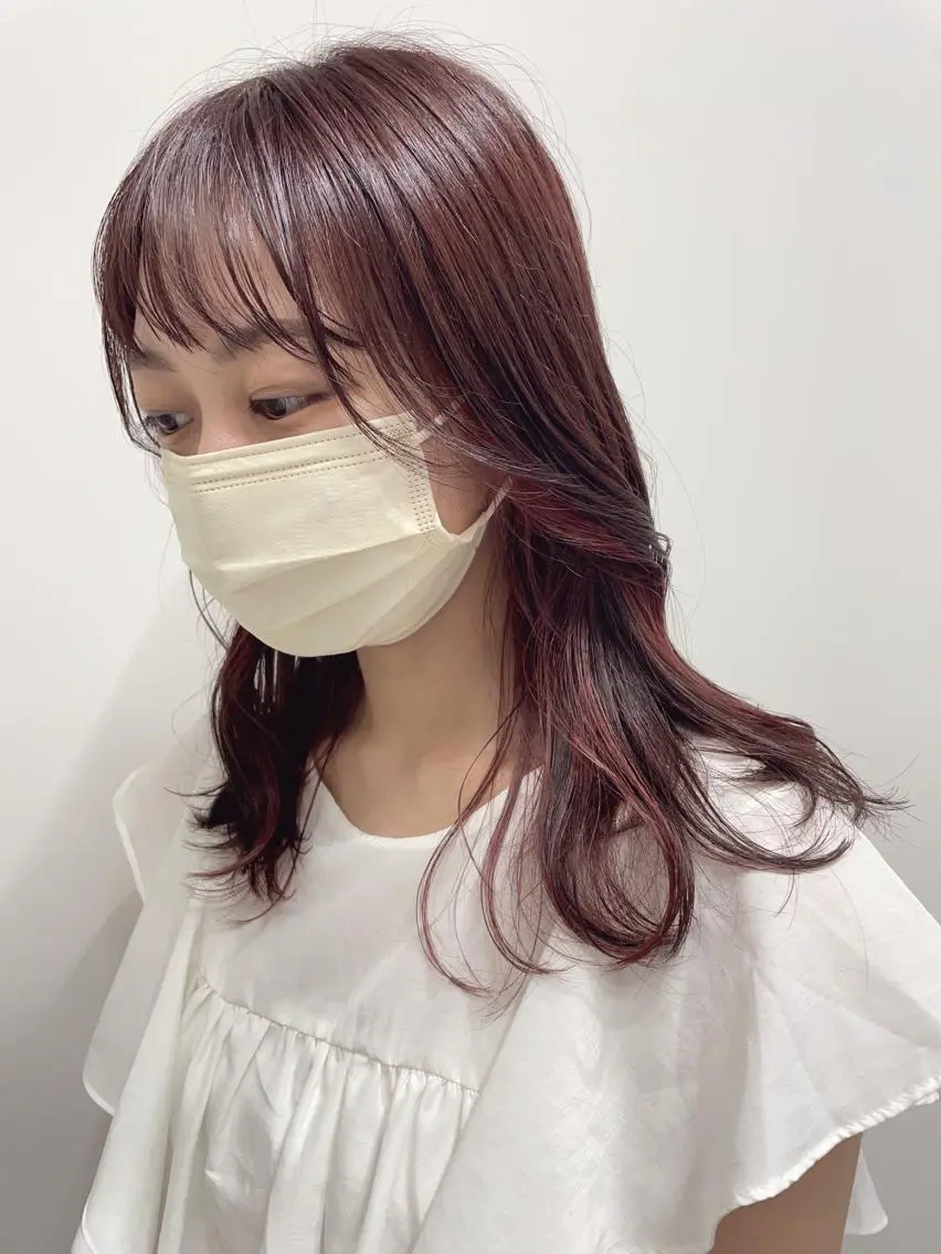 セミロング カラー カシス ピンクカラー カット ヘアカラー 狩野 羅夢のヘアスタイル