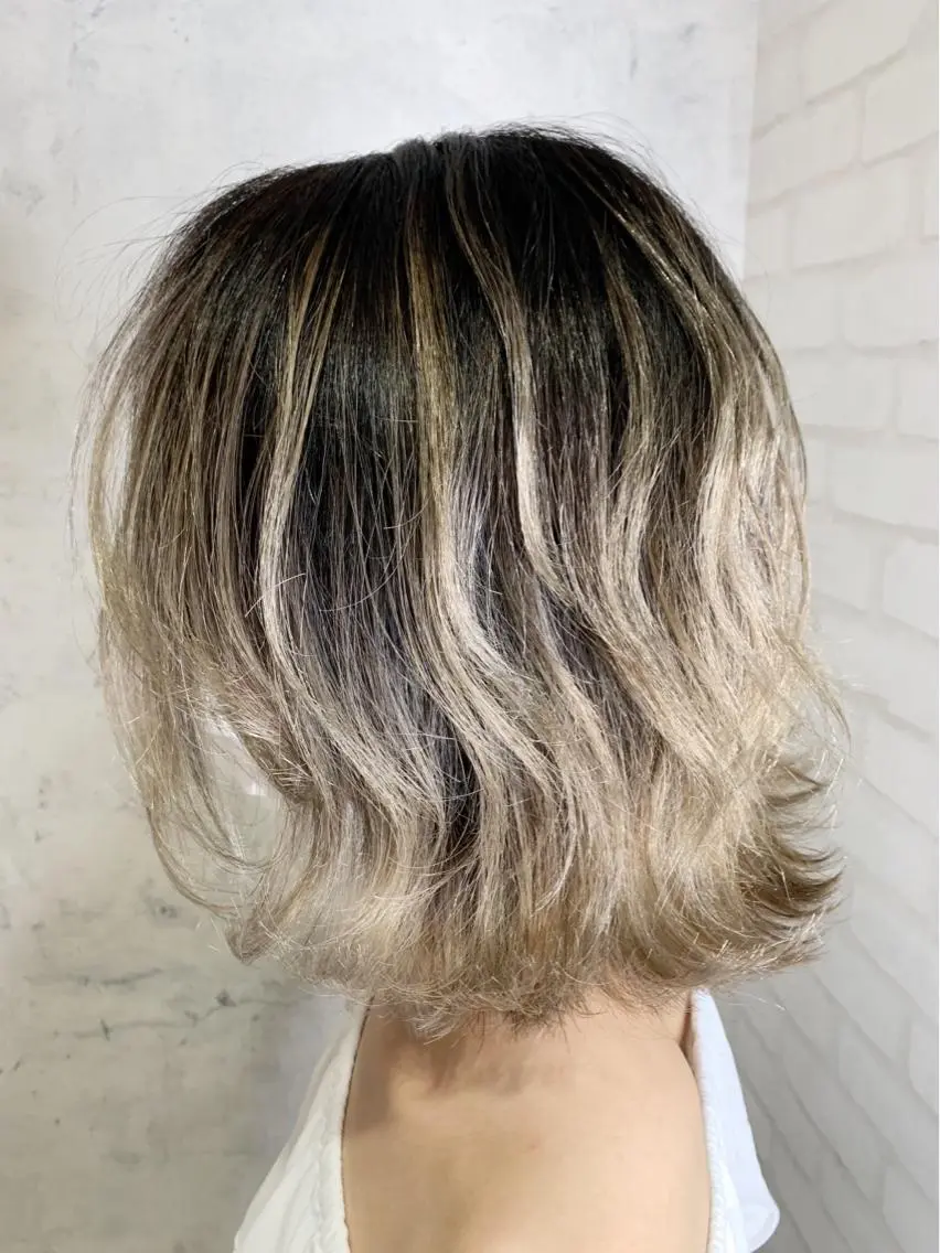 ミディアム カラー バレイヤージュ レイヤーカット エクステ KAZUMAのヘアスタイル