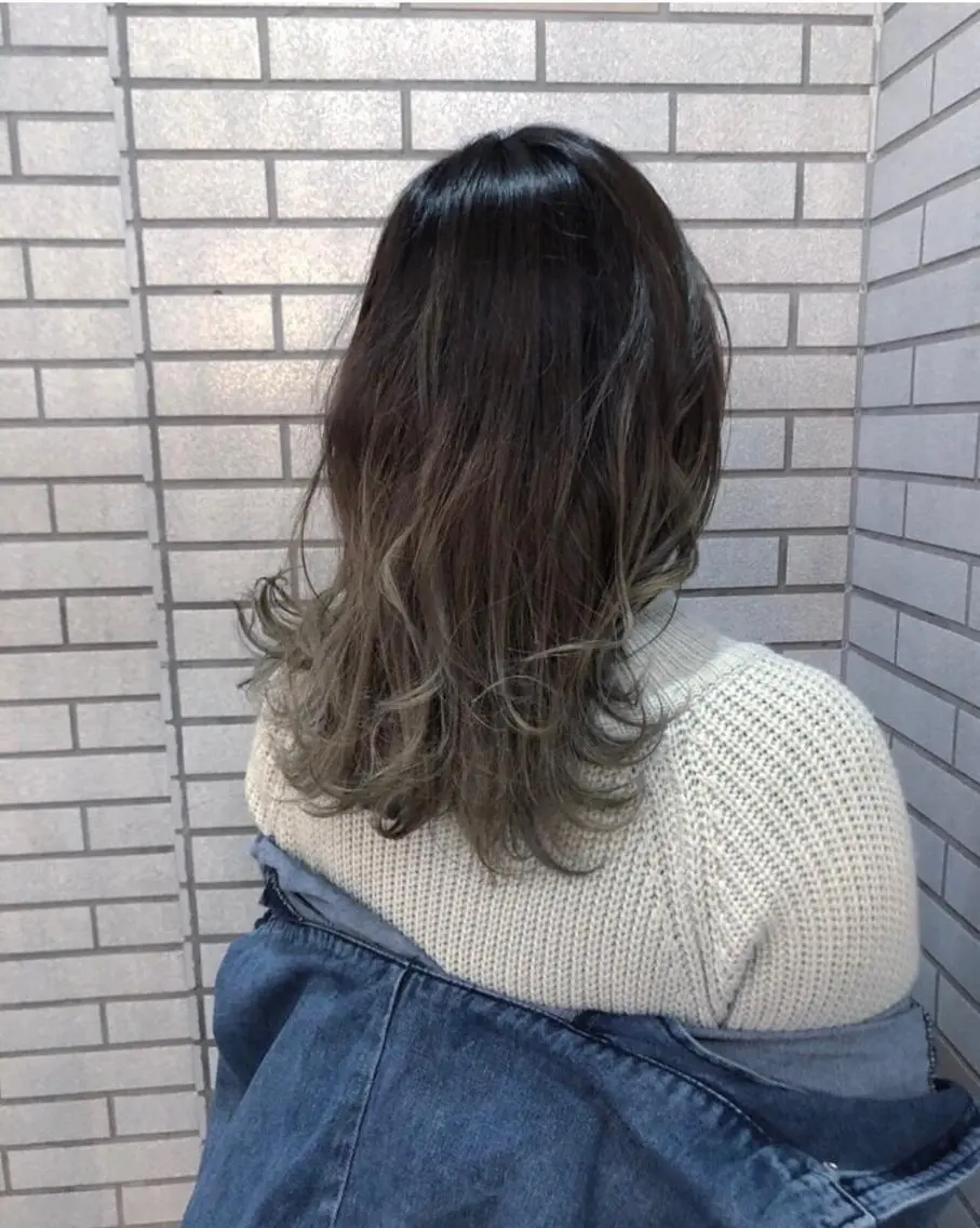 ミディアム カラー アディクシーカラー アッシュ バレイヤージュ ブリーチ ダブルカラー 中村 よしひでのヘアスタイル