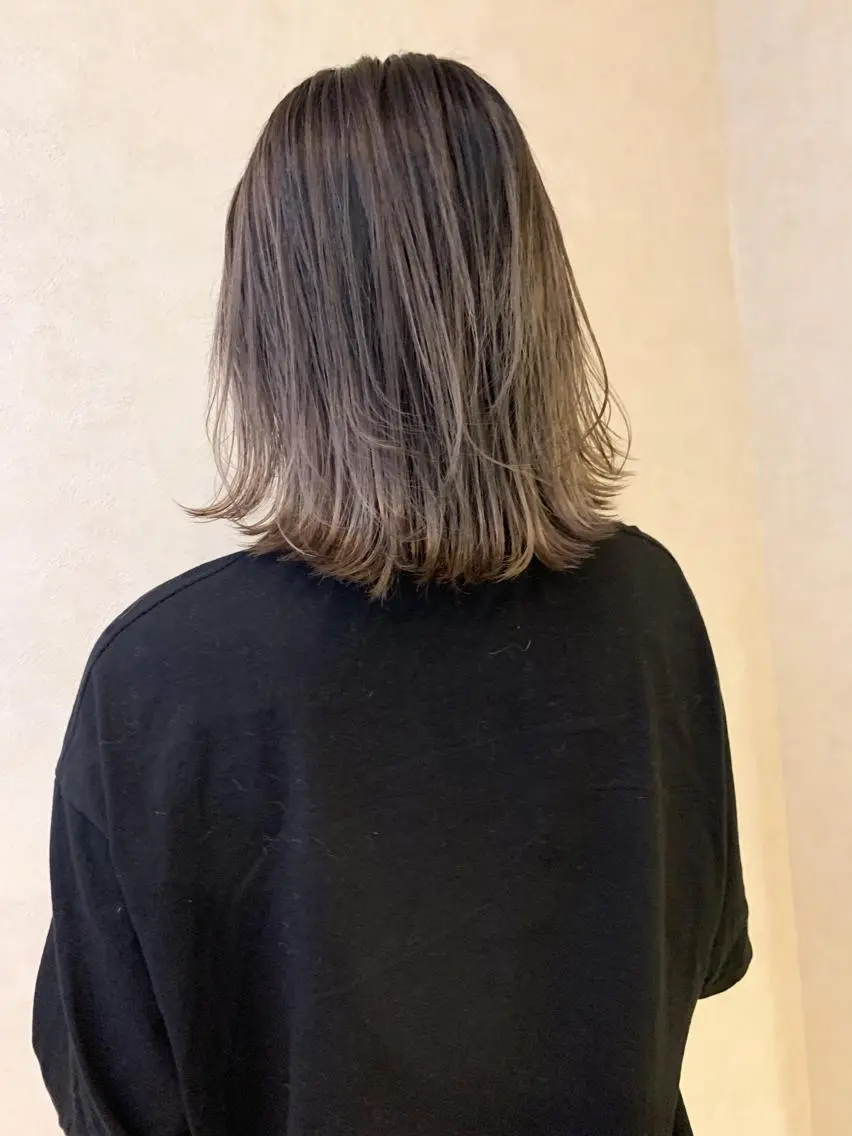 ミディアム レイヤーカット Lit.豊橋 夏目のヘアスタイル