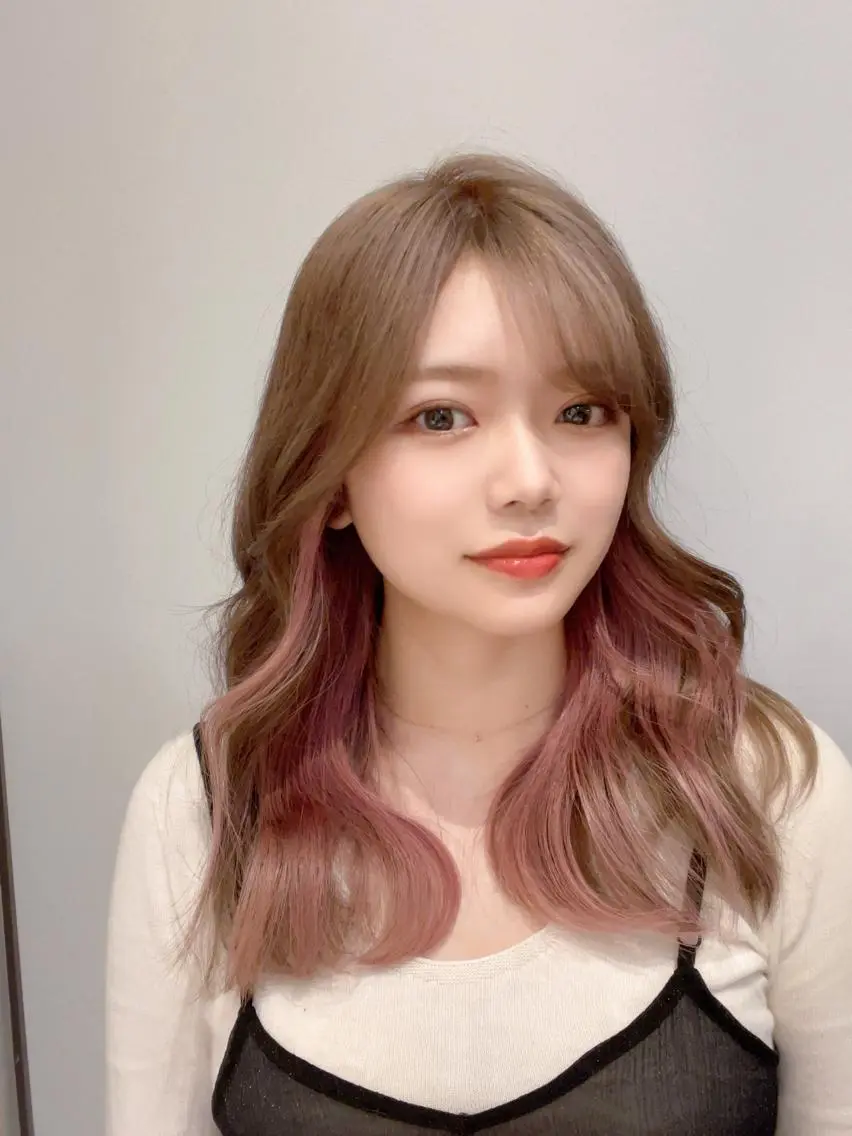 ロング カラー イヤリングカラー インナーカラー ヘアカラー 🤎アンブレラカラー 髪質改善　丸尾】のヘアスタイル