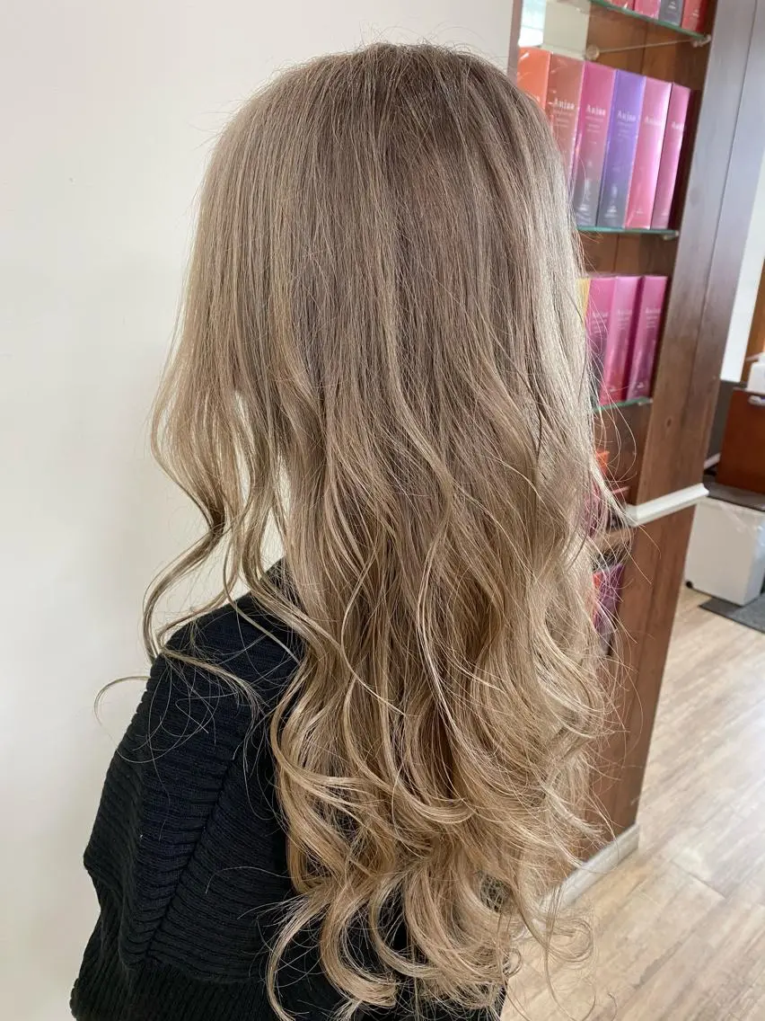 カラー SALOWIN栄 高須大貴のヘアスタイル