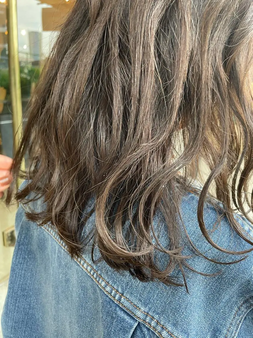 セミロング カラー 鎌田 愛のヘアスタイル