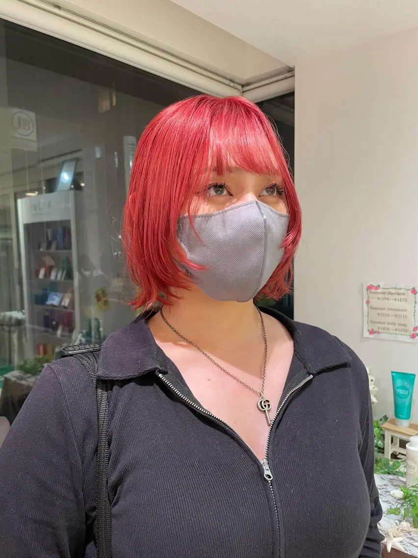 ミディアム カラー 渡部凌我 小顔ウルフ ハイトーンカラーのヘアスタイル