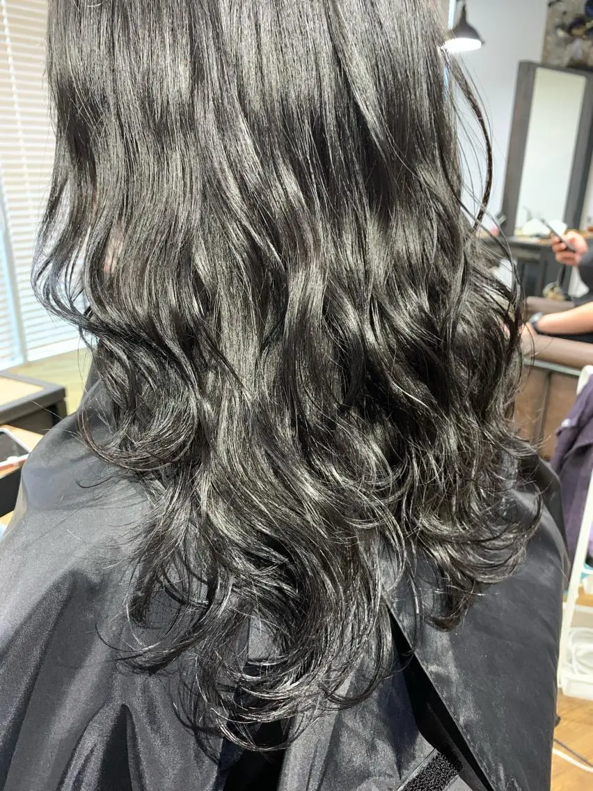 ロング カラー 黒髪 透明感カラー シルバー 韓国風ヘア ミルクティーベージュ ブリーチ 店長 清水のヘアスタイル