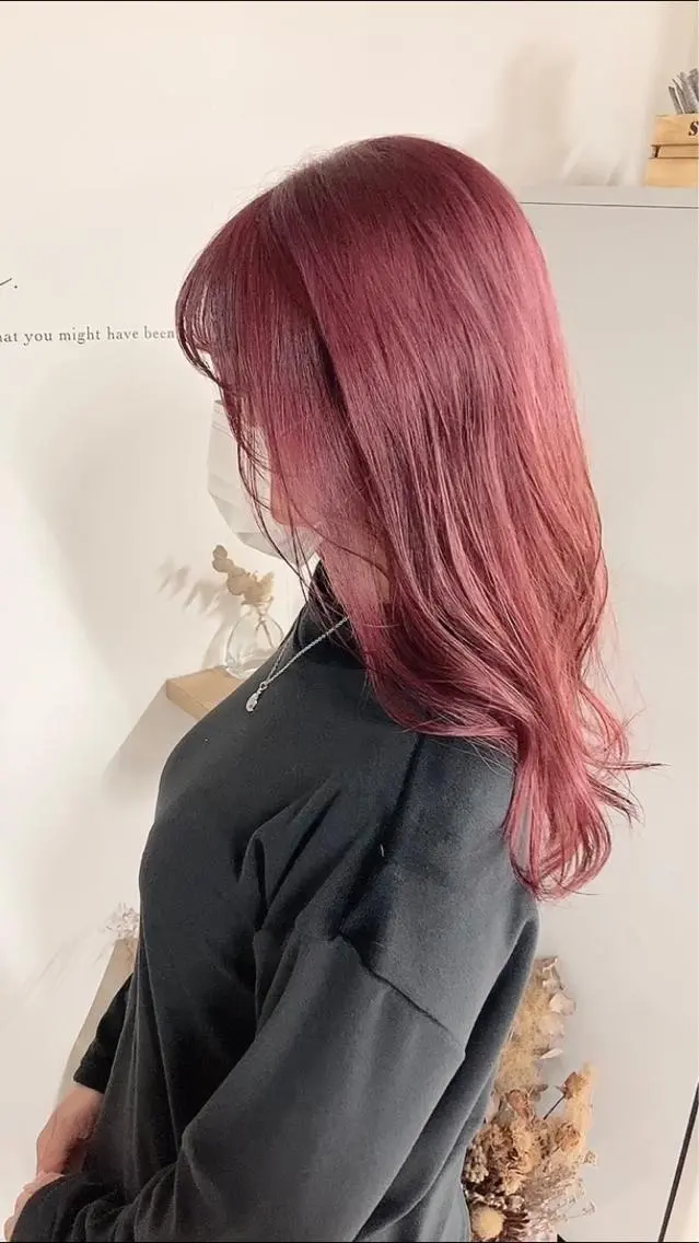 ロング カラー ブリーチ ダブルカラー ピンクカラー レッドカラー カット ヘアカラー トリートメント Chainon　山中 拓也のヘアスタイル