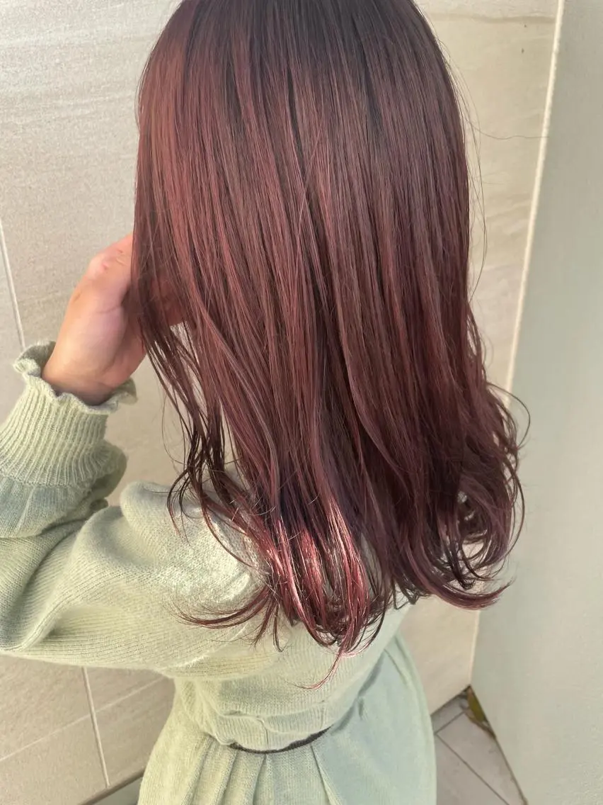 セミロング カラー カシス ピンクカラー カット ヘアカラー トリートメント 田島 仁美のヘアスタイル
