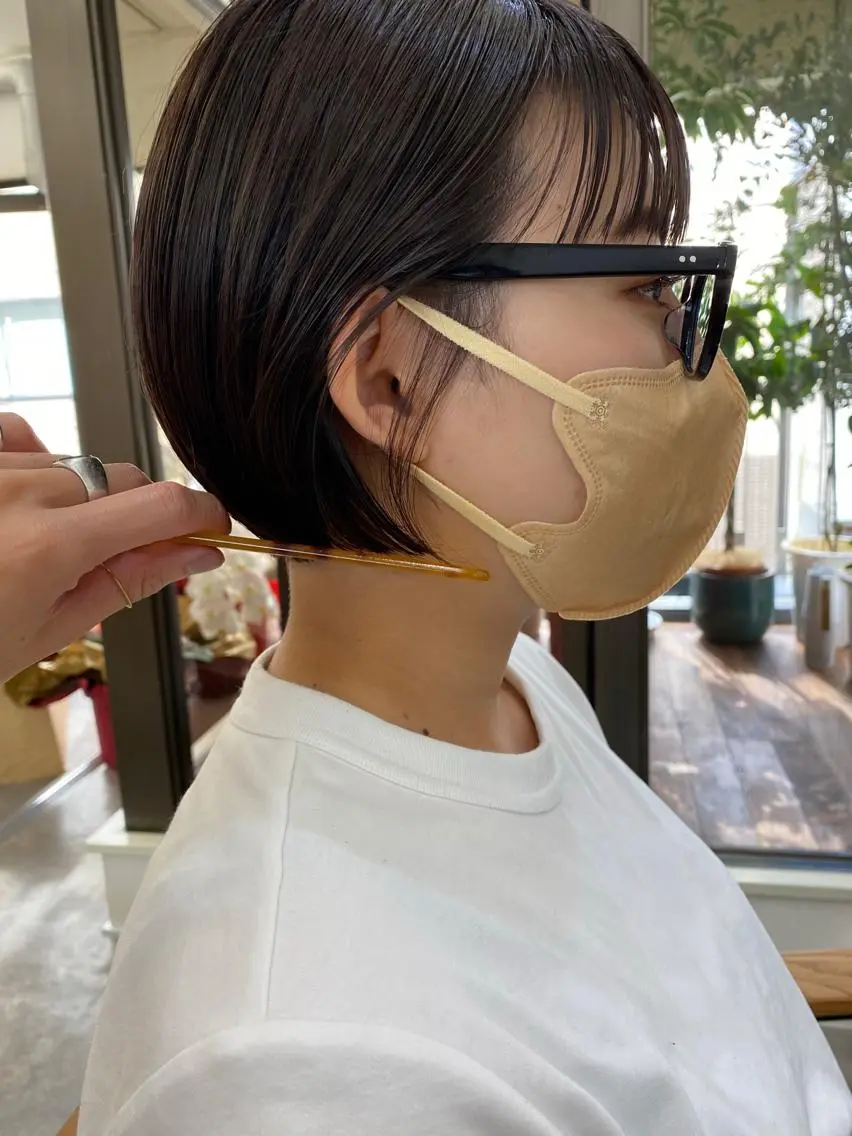 ショート 顔周りレイヤーカット ブリーチminamiのヘアスタイル
