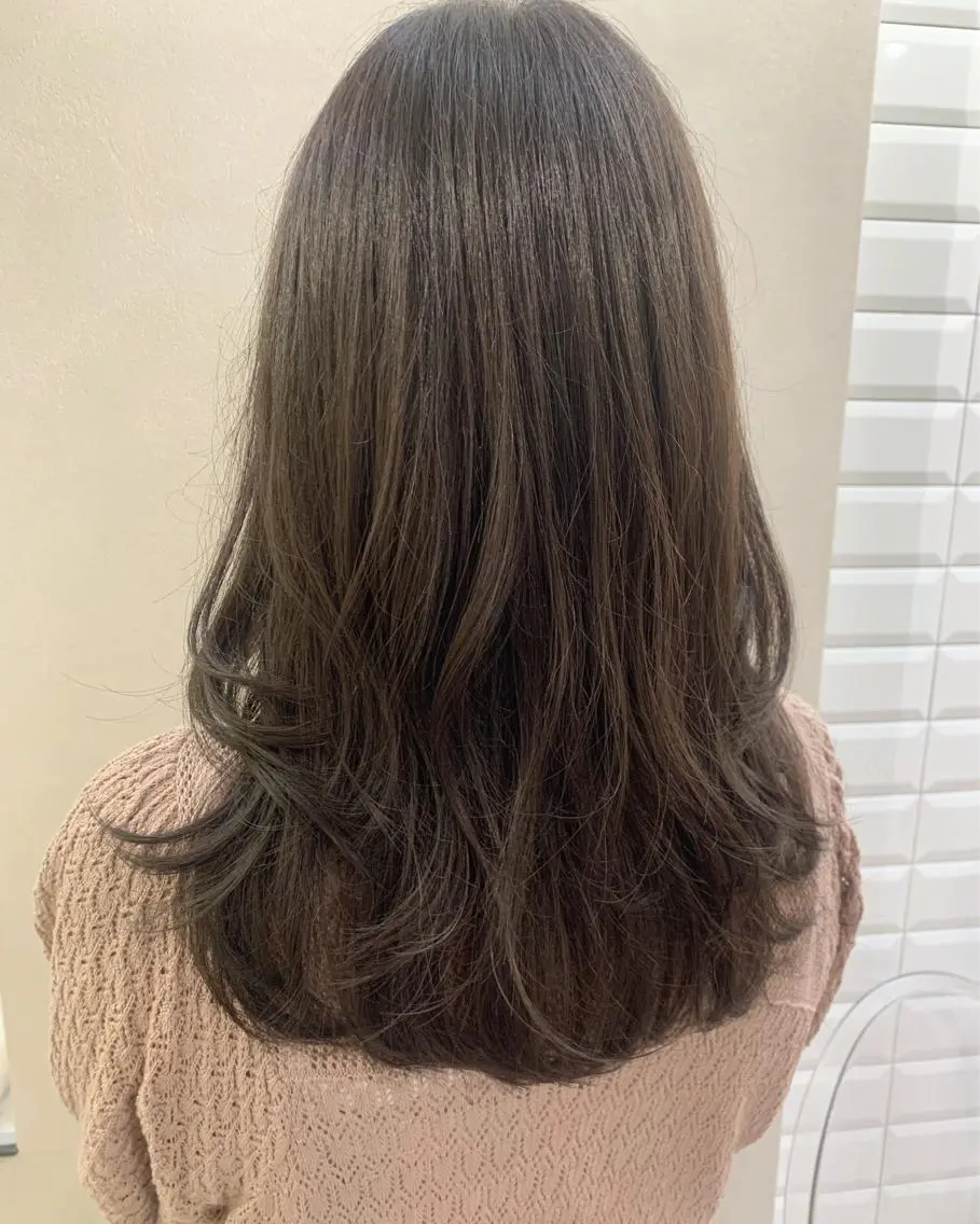 ロング カラー ブリーチ 透明感カラー グレージュ ラベンダーカラー ラベンダーグレージュ hubhair レイヤー/透明感のヘアスタイル