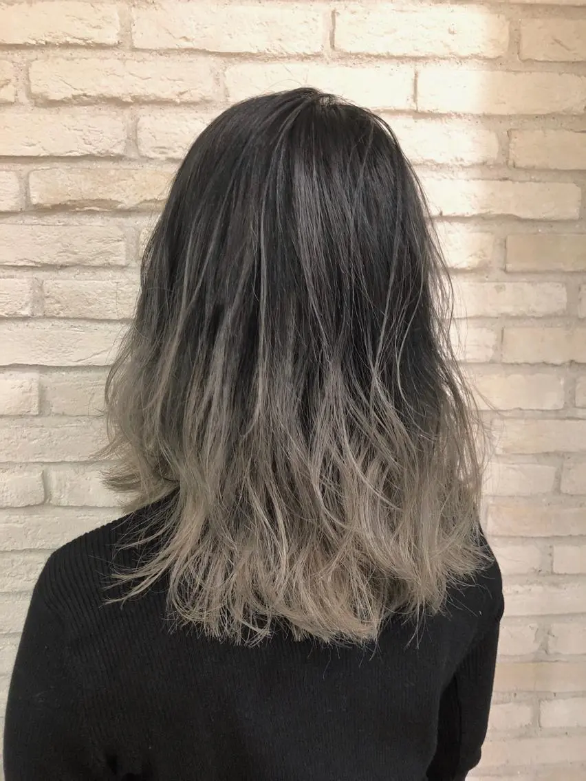 ミディアム カラー ブリーチ グラデーションカラー グレージュ ハイライトカラー ハイライト 大平 美沙のヘアスタイル