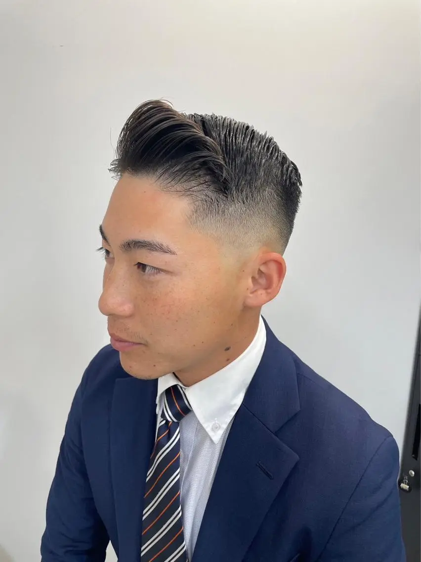 ショート メンズ アップバング メンズブリーチ センターパート ダウンパーマ フェードカット Men'ssalon LiG/kaitoのヘアスタイル