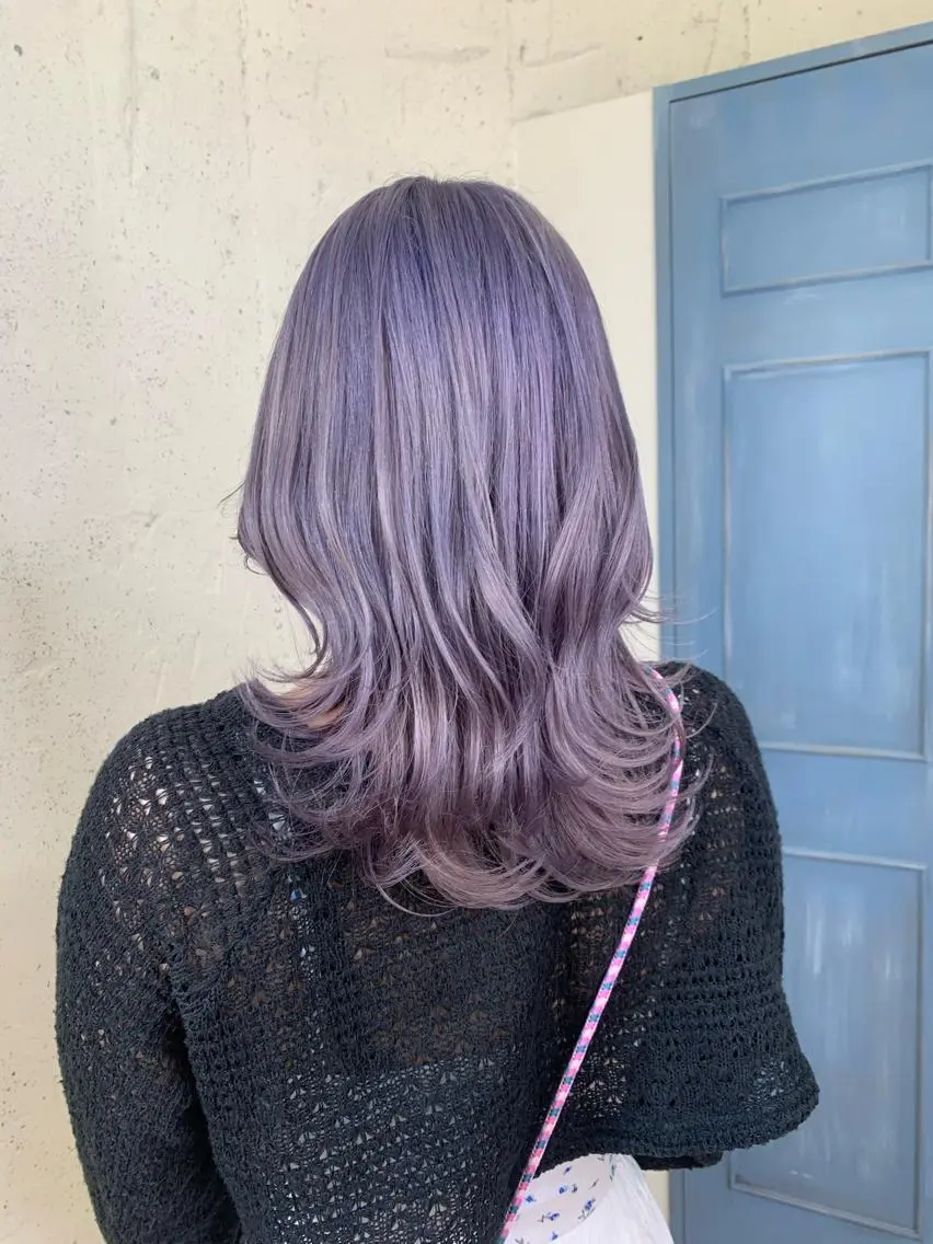 ミディアム カラー 透明感ハイトーン🦄 キラ🌈のヘアスタイル