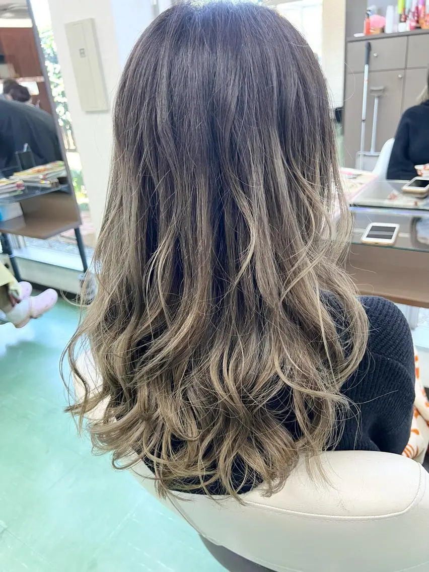 カラー グラデーションカラー カット ヘアカラー 甲田 豪徳のヘアスタイル