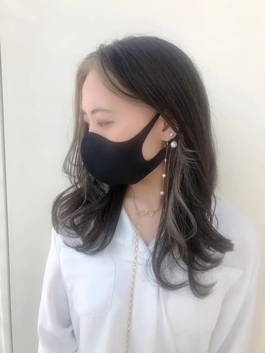 セミロング カラー ヘアカラー 韓国🇰🇷レイヤー 映える顔周り🩷のヘアスタイル