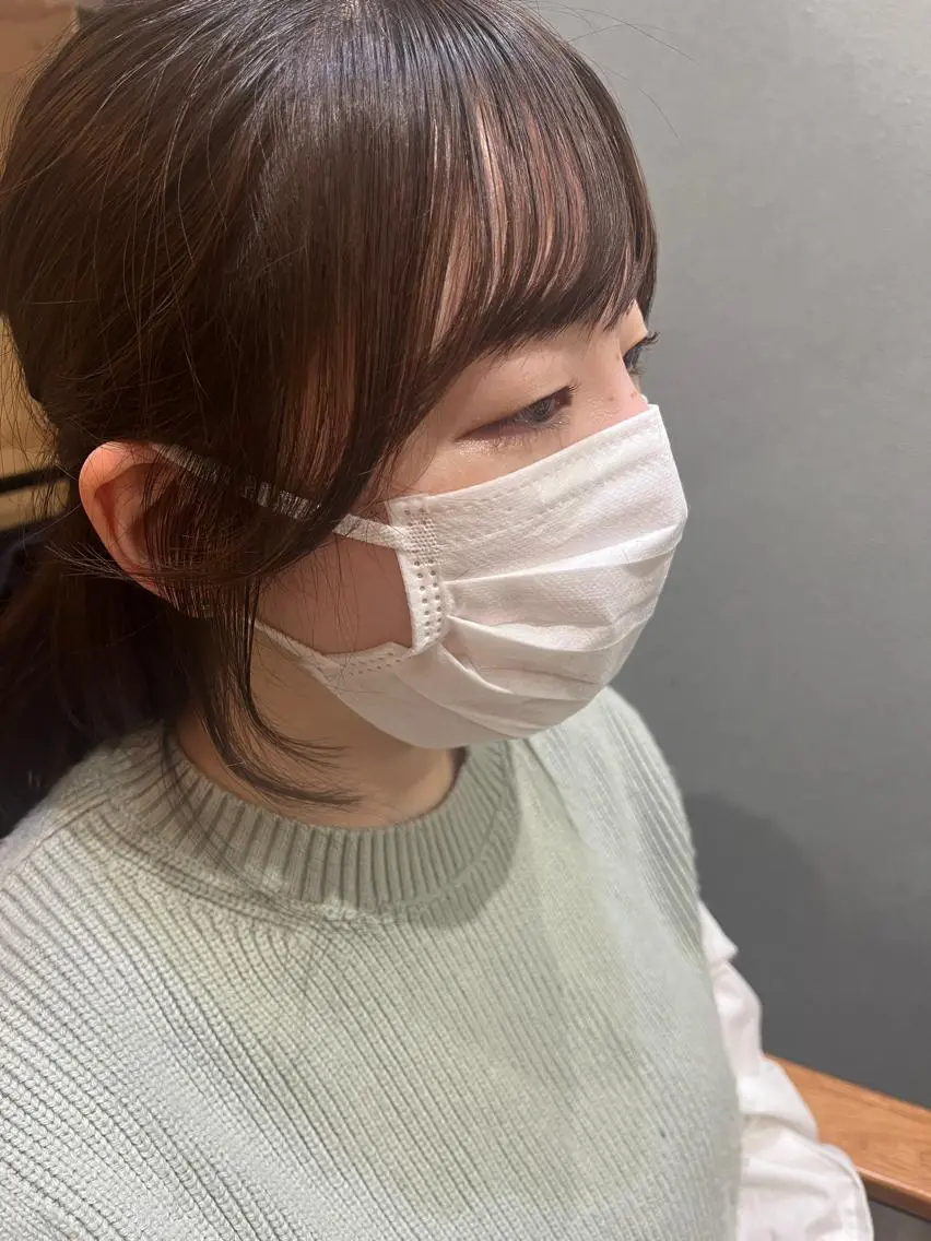 ミディアム カラー パーマ ヘアアレンジ メンズ ネイル マツエク・マツパ アイブロウ ミディアムパーマ メンズハイライト メンズパーマ ブラウンカラー ケアカラー 久木原 ゆりのヘアスタイル