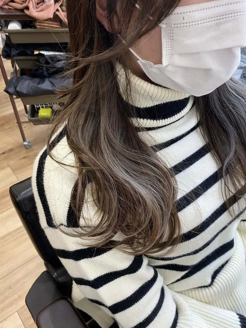 ロング カラー ヘアアレンジ マツエク・マツパ インナーカラー くびれヘア 外国人風カラー 学生 レイヤーカット 夜23時まで予約🉑 reverieあきらのヘアスタイル