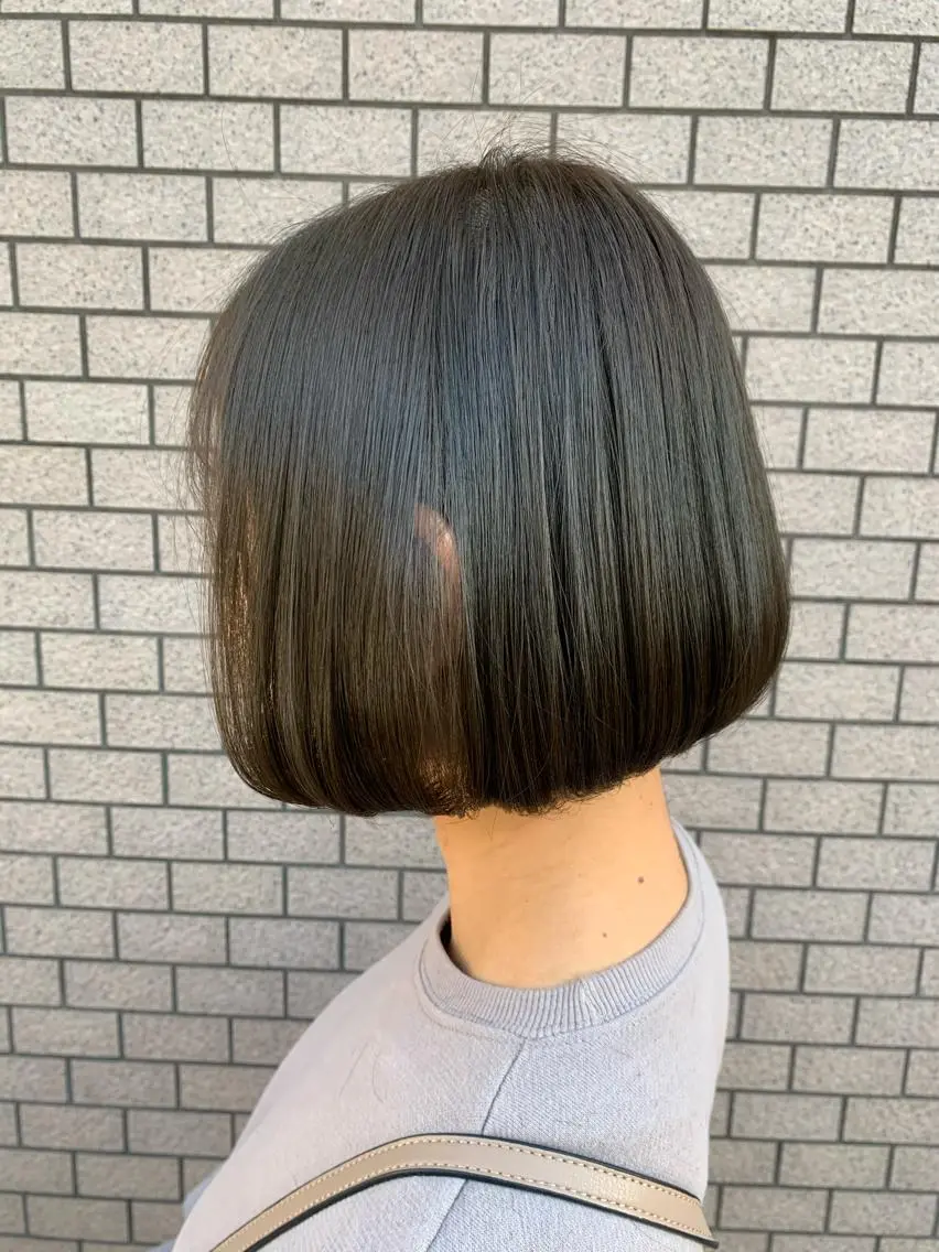 ショート ボブ 透明感ハイライト◎ 伊藤夏海のヘアスタイル