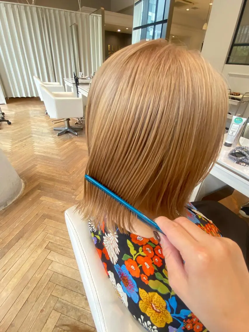 ショート カラー ブリーチ ダブルカラー ボブ 増井 彩乃のヘアスタイル