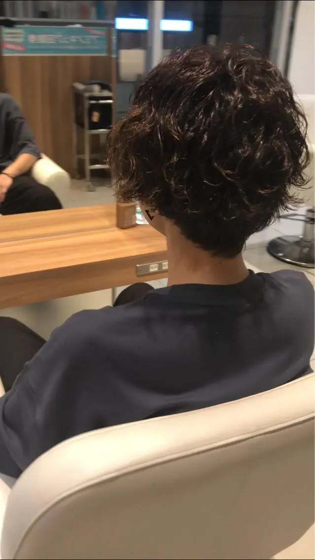 パーマ メンズ メンズパーマ スパイラルパーマ 波巻きスパイラル 河原崎　基のヘアスタイル
