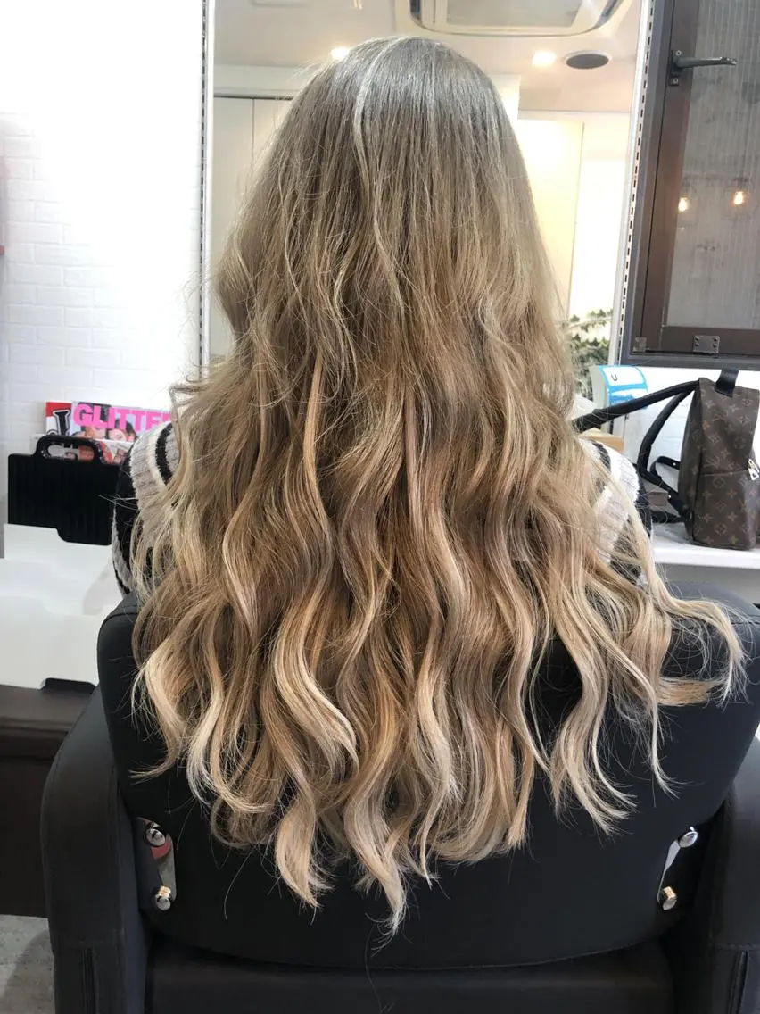 セミロング LANI NAKAZAKIのヘアスタイル