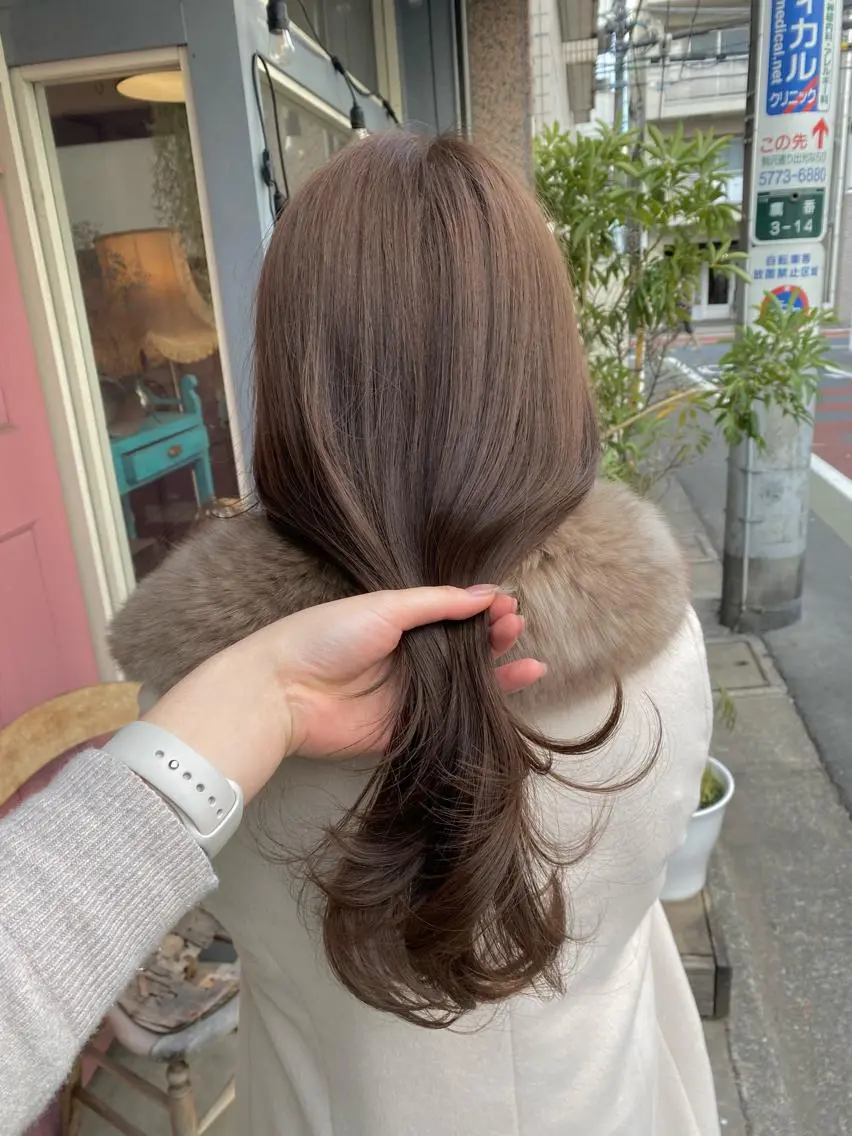 ロング カラー ベージュカラー カット ヘアカラー トリートメント AYANO ／レイヤー／オリーブのヘアスタイル