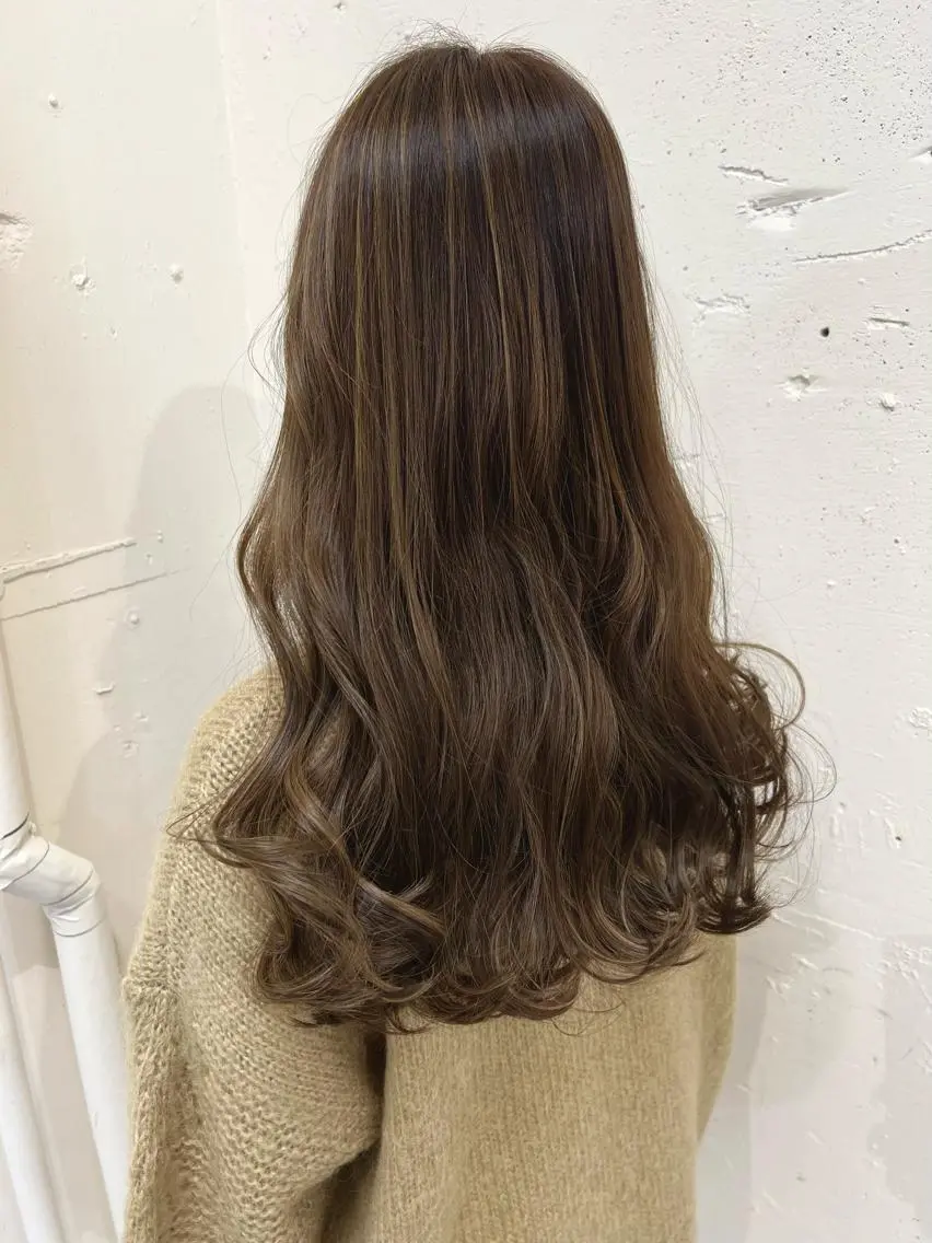 ロング ハイライト N4C エヌフォーシーのヘアスタイル