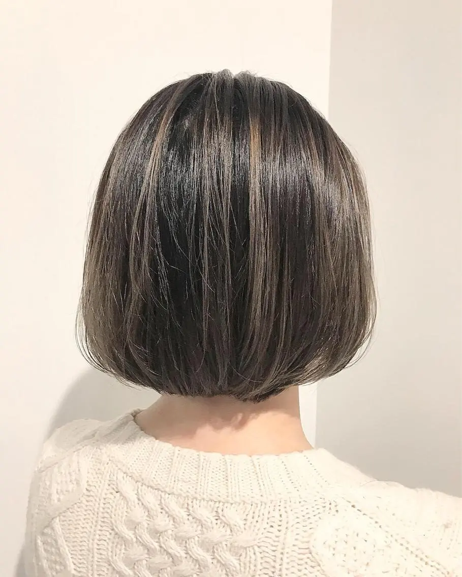 ショート カラー ハイライトカラー ボブ ハイライト カット ヘアカラー トリートメント ショートヘア💫 ハイトーン西田拓馬のヘアスタイル