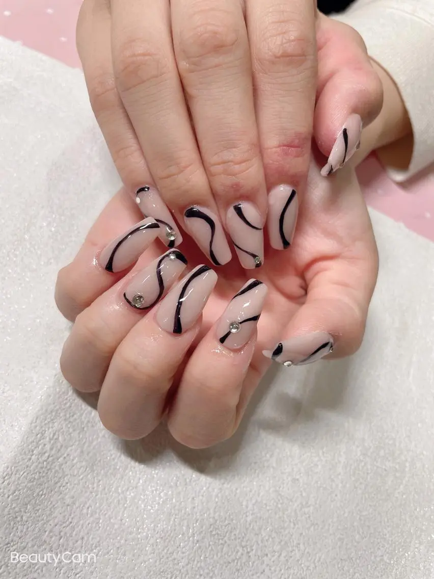 ミディアム ネイル ハンドネイル 《LB》ラブリエ Nail&eyeのマツエク・マツパデザイン
