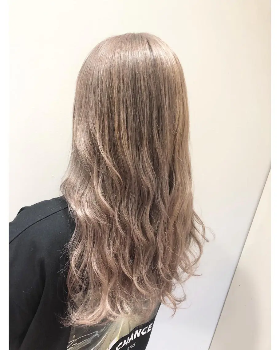 ロング カラー ブリーチ グレージュ ミルクティーグレージュ ヘアカラー トリートメント ハイトーン/ブリーチ ルミエール/新栄/栄のヘアスタイル
