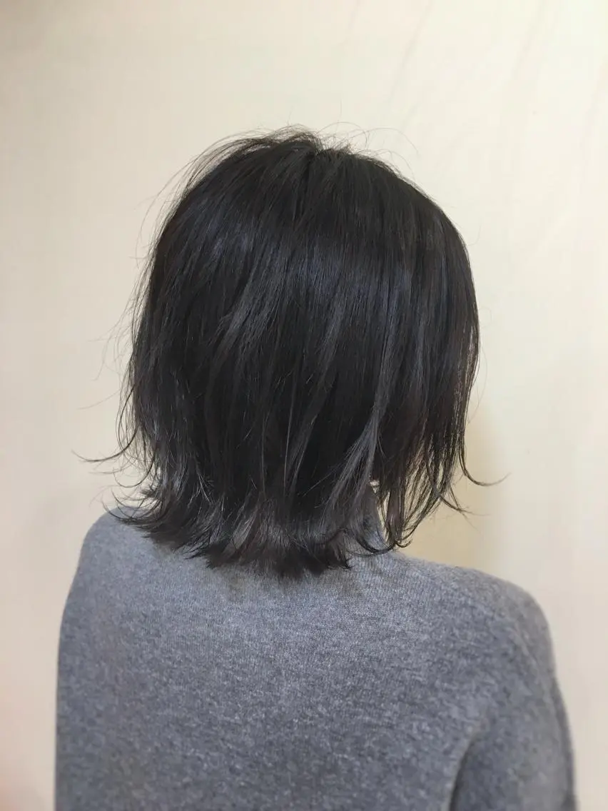 ショート カラー グレージュ シルバー ケアブリーチ 坪井佑樹のヘアスタイル