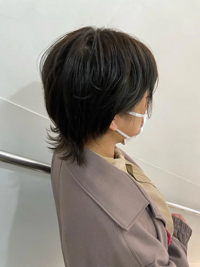ショート ウルフカット なつめ🐶ショート ベージュカラーのヘアスタイル