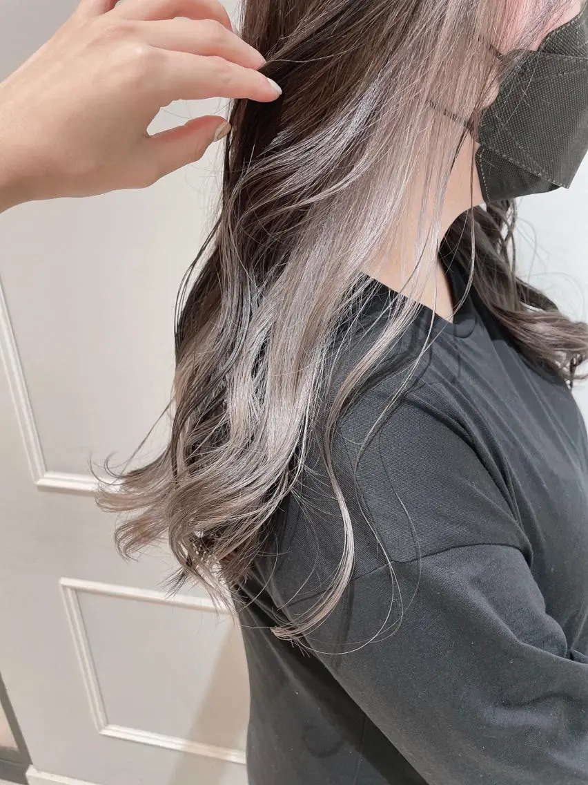 ロング カラー ブリーチ ダークグレー ダークグレージュ グレージュ カット ヘアカラー トリートメント 🦖鶴岡 香純🦖のヘアスタイル