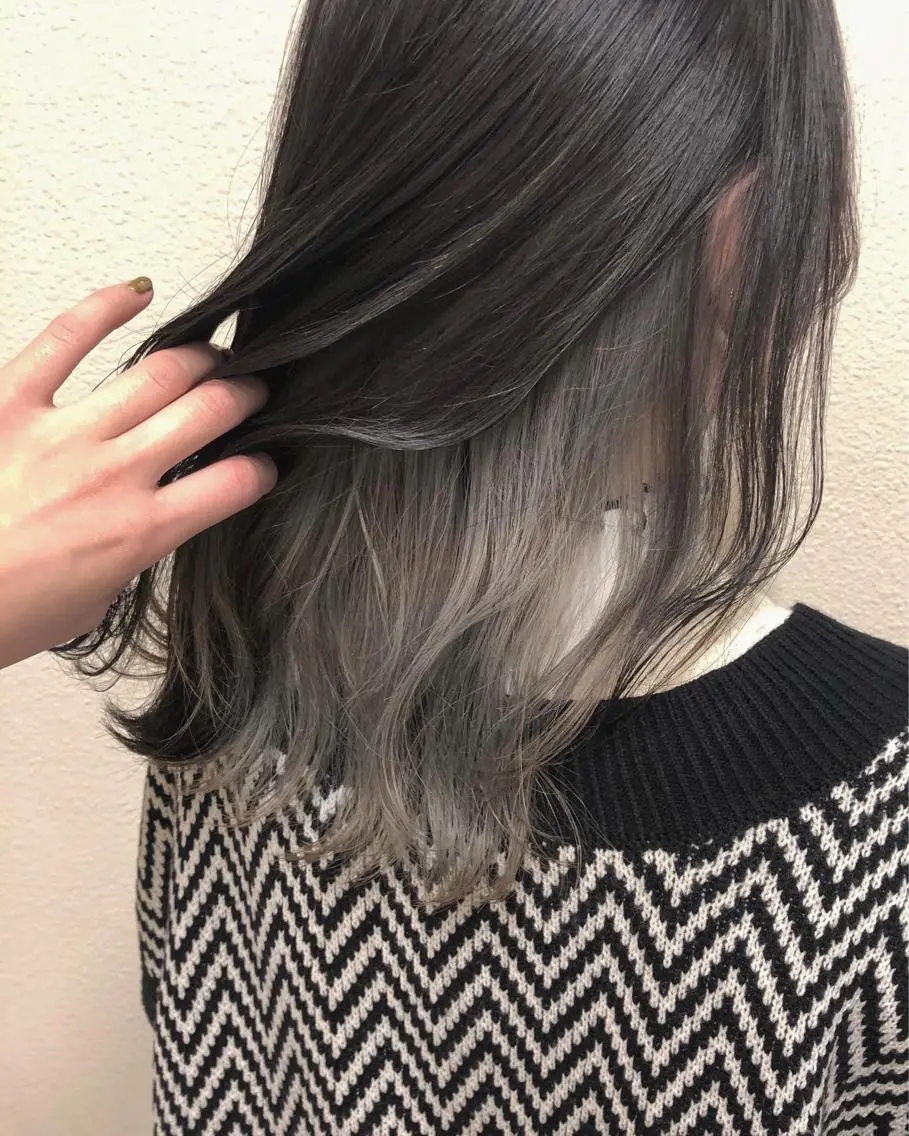 ミディアム カラー ブリーチ インナーカラー シルバー 🌼こやま かおり🌼のヘアスタイル