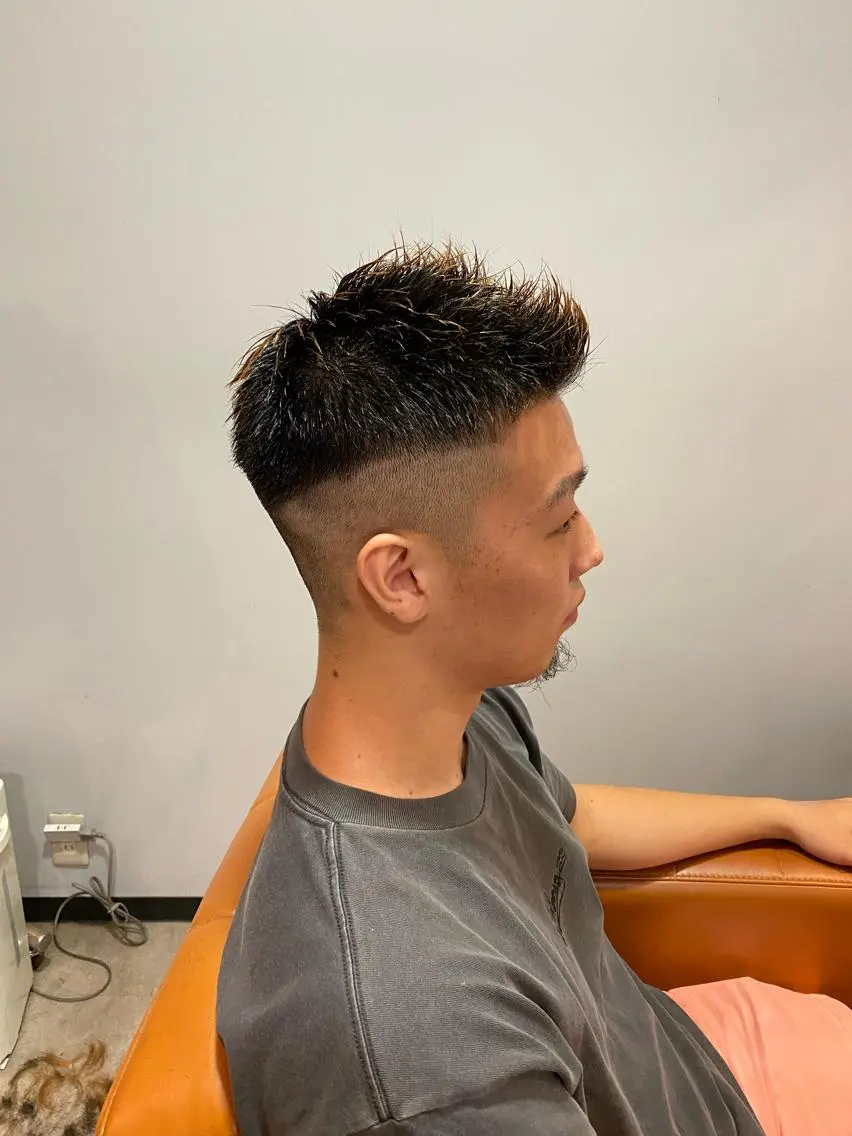 メンズ モヒカン カット 岡垣 幸汰のヘアスタイル