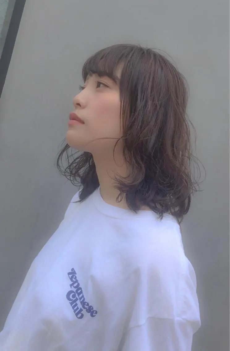 ミディアム カラー ホワイト&レイヤーカ ットエクステ長畠俊輔のヘアスタイル