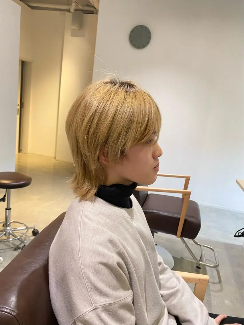 ショート メンズ メンズバレイヤージュ メンズブリーチ センターパート メンズハイライト メンズハイトーン カット ヘッドスパ 酸性ストレート/ブリ ーチなしWカラー河本のヘアスタイル