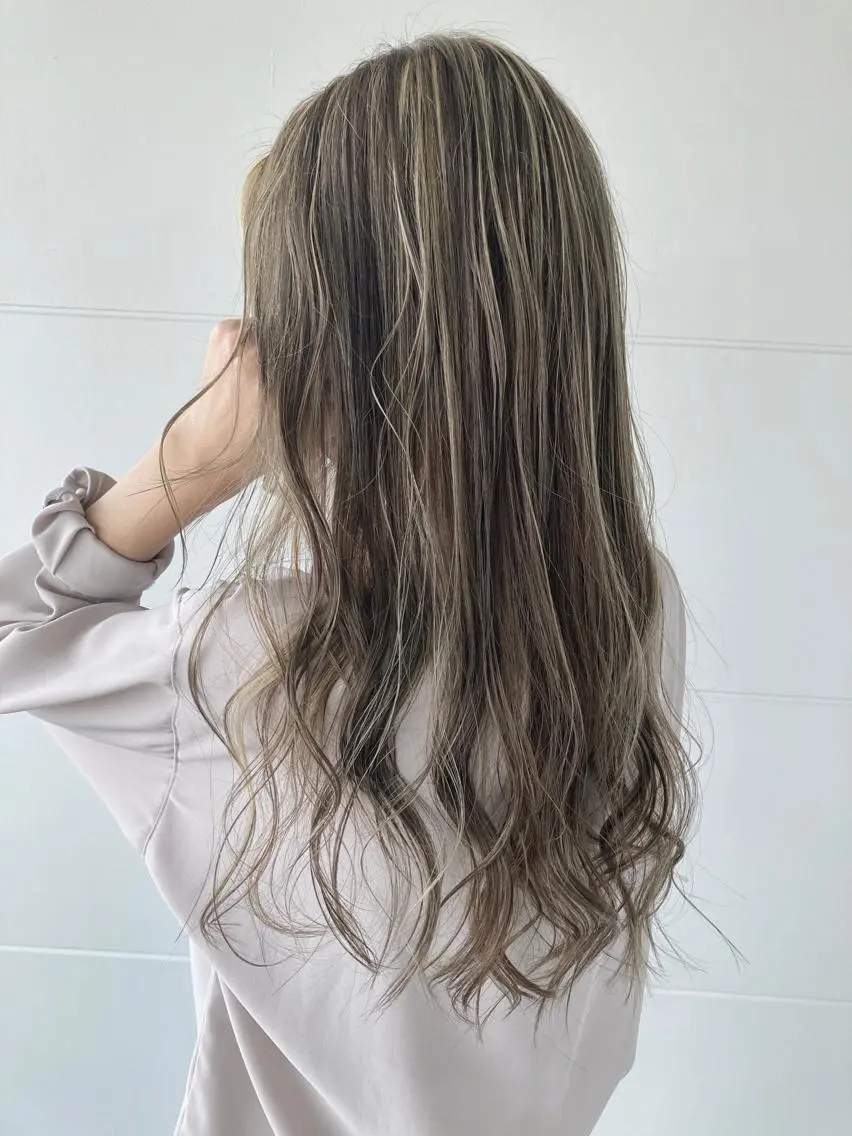 ロング ハイライト カット ヘアカラー トリートメント タカツド ユウキのヘアスタイル