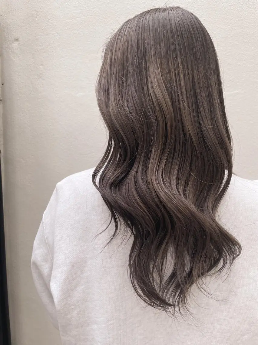 ロング ヘアアレンジ ハイライト 髪質改善🫧美髪矯正 🤍Yuiのヘアスタイル
