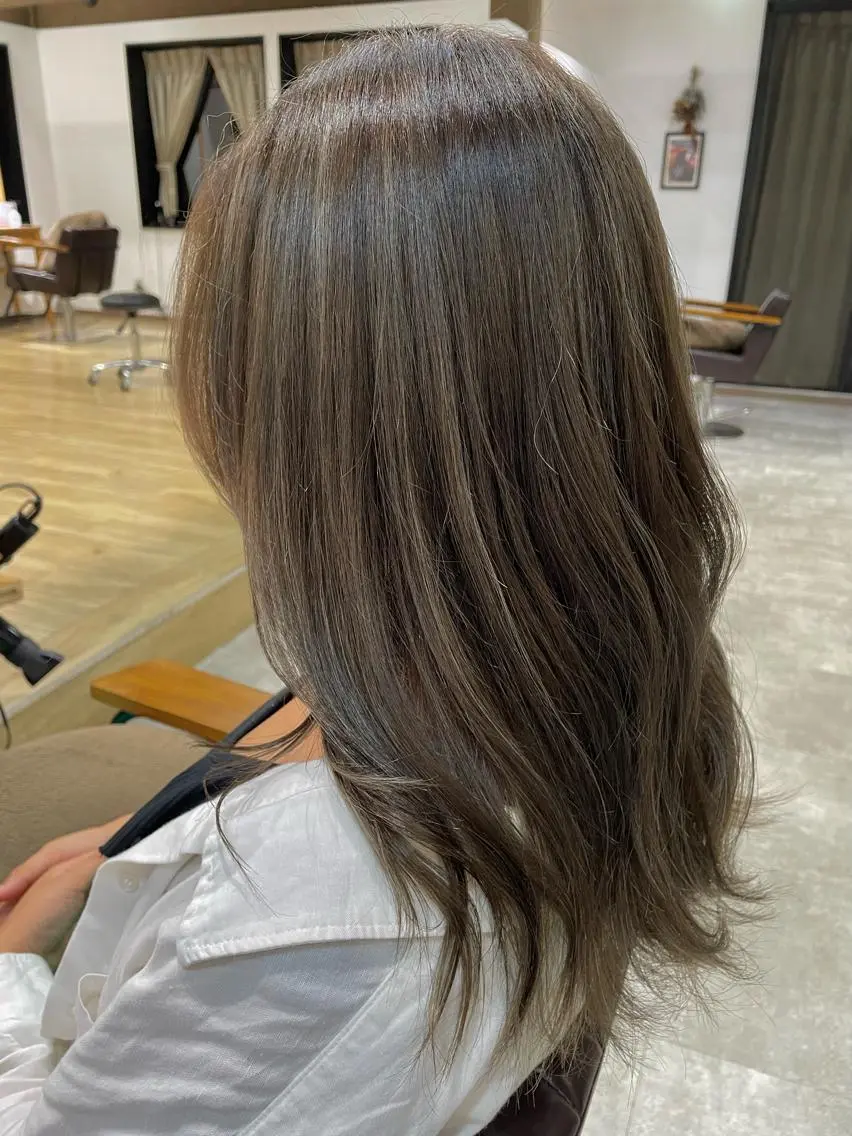 セミロング ハイライト 木村 真知子のヘアスタイル