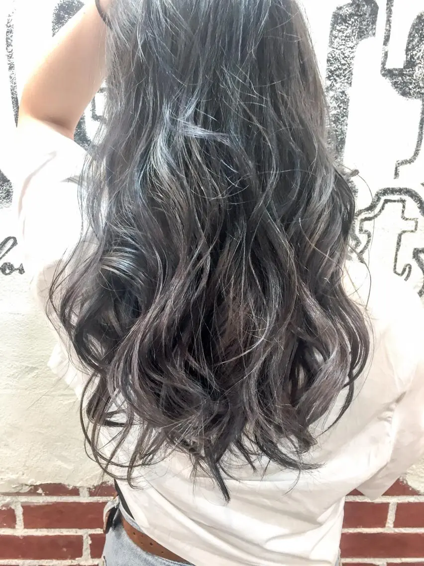 ロング EIGHT plum TOKIOリミテッドのヘアスタイル