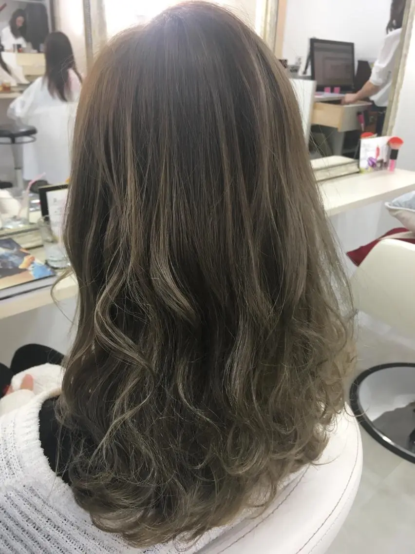 セミロング カラー 髪質改善 中川 翔のヘアスタイル