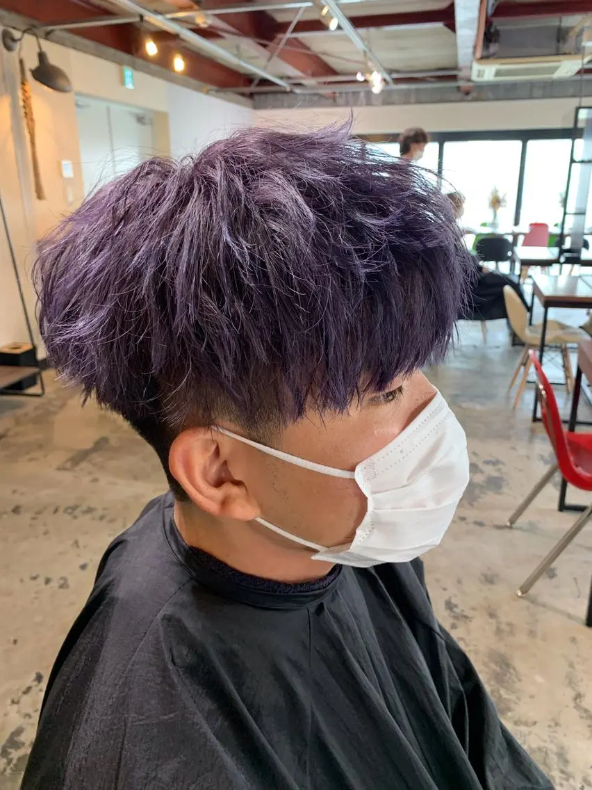 カラー メンズ メンズバレイヤージュ メンズブリーチ センターパート メンズハイライト メンズインナーカラー Luana / 公式 / 大通のヘアスタイル