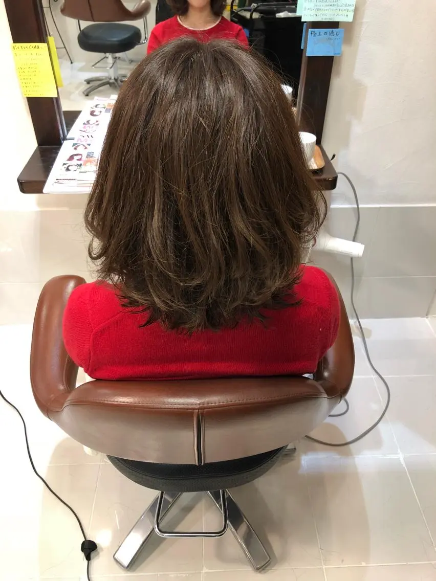 ミディアム カラー アッシュ ベージュカラー カット ヘアカラー トリートメント N°+aero 🦔近藤　のぞみ🦔のヘアスタイル